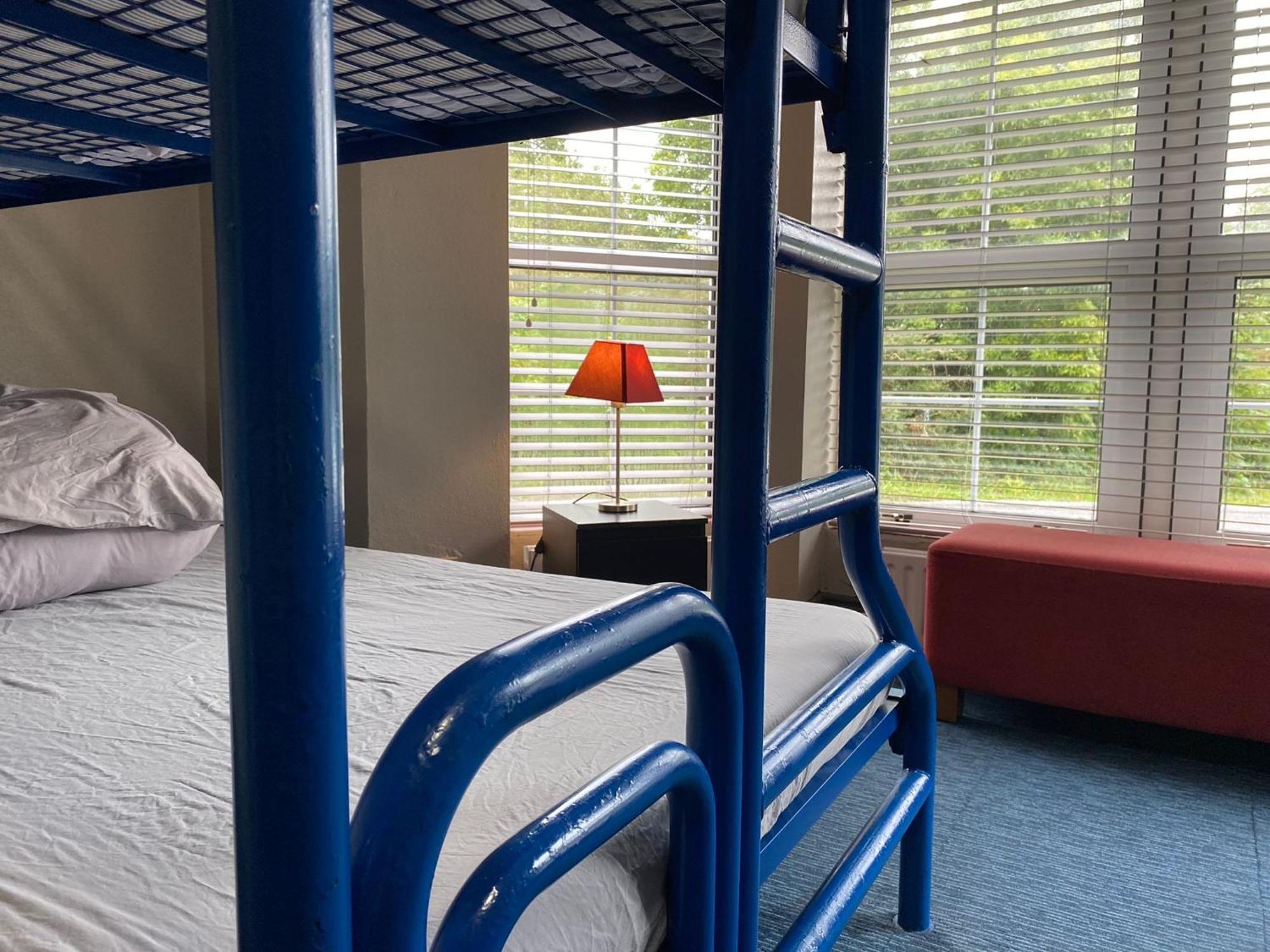 The Connemara Hostel - Sleepzone ลีนอน ภายนอก รูปภาพ