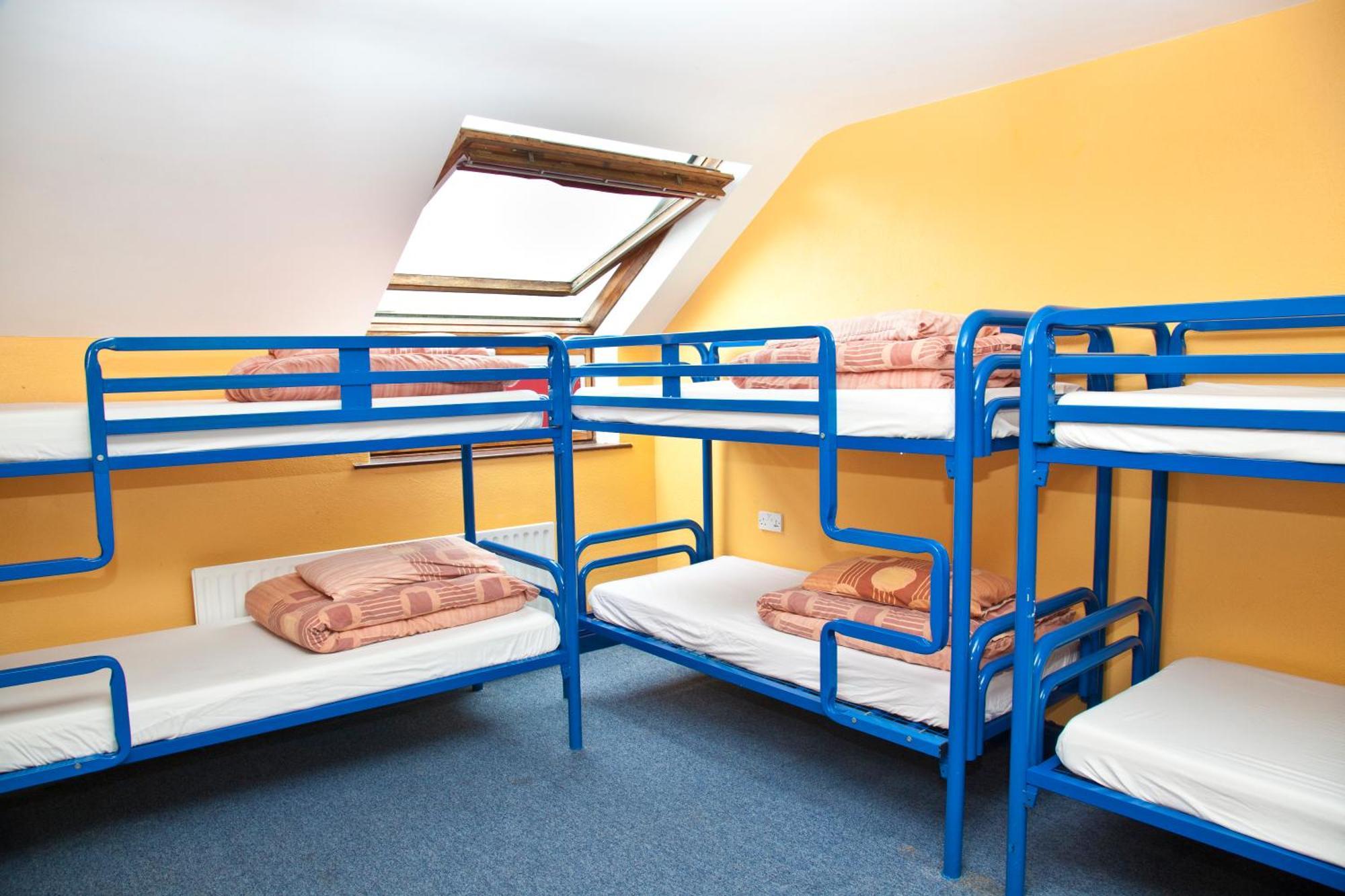 The Connemara Hostel - Sleepzone ลีนอน ภายนอก รูปภาพ