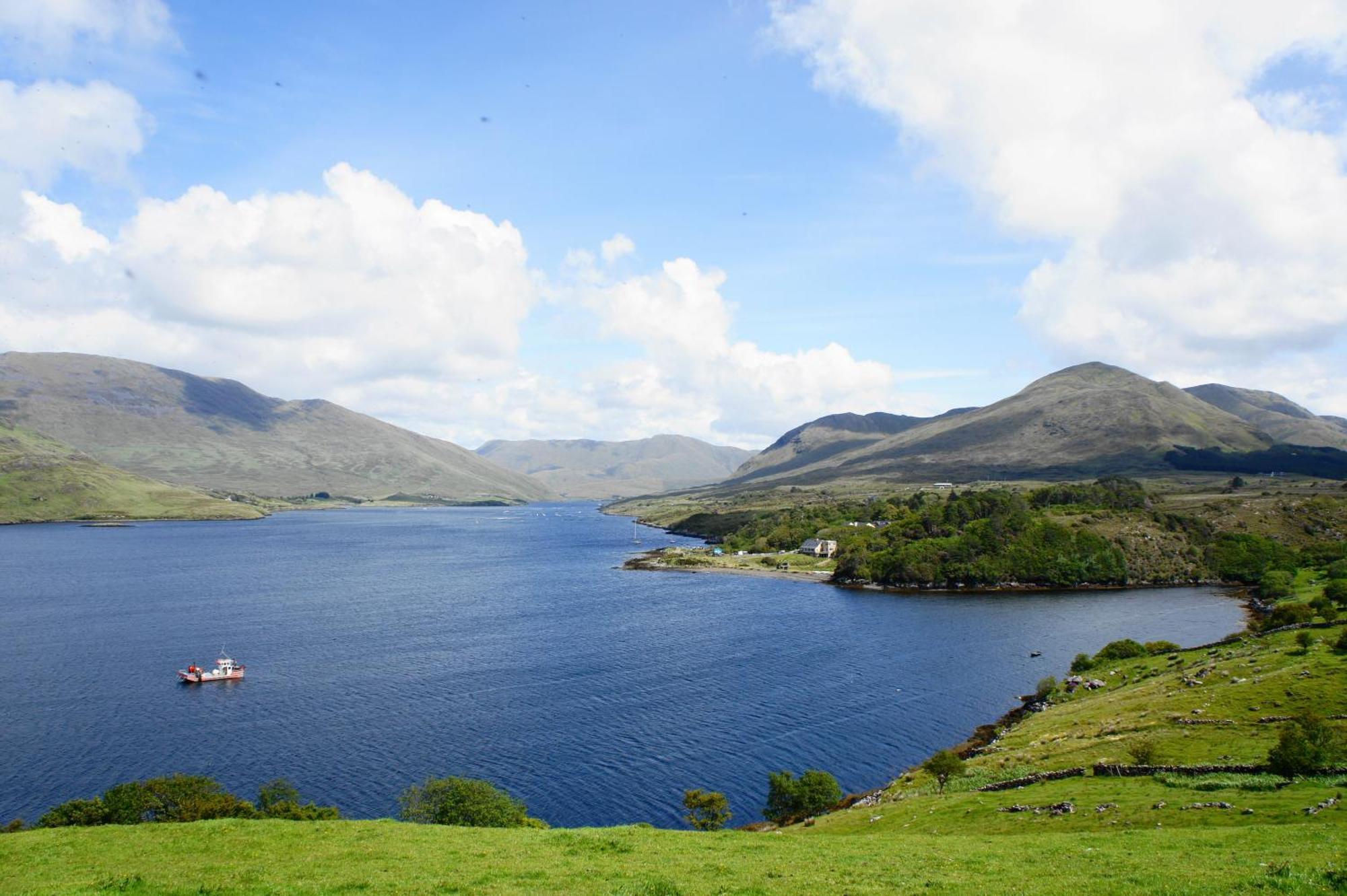 The Connemara Hostel - Sleepzone ลีนอน ภายนอก รูปภาพ