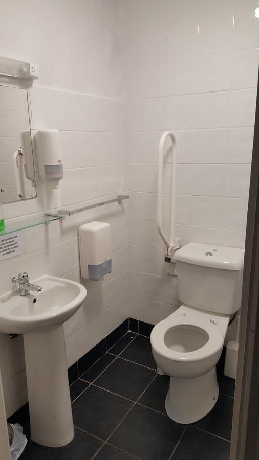 The Connemara Hostel - Sleepzone ลีนอน ภายนอก รูปภาพ