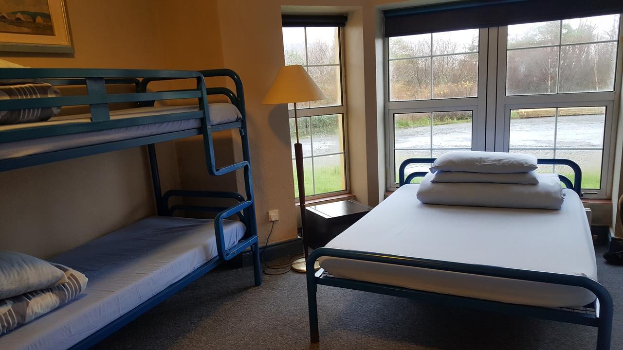 The Connemara Hostel - Sleepzone ลีนอน ภายนอก รูปภาพ