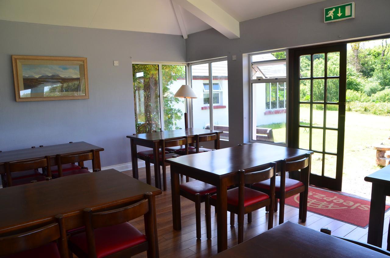 The Connemara Hostel - Sleepzone ลีนอน ภายนอก รูปภาพ