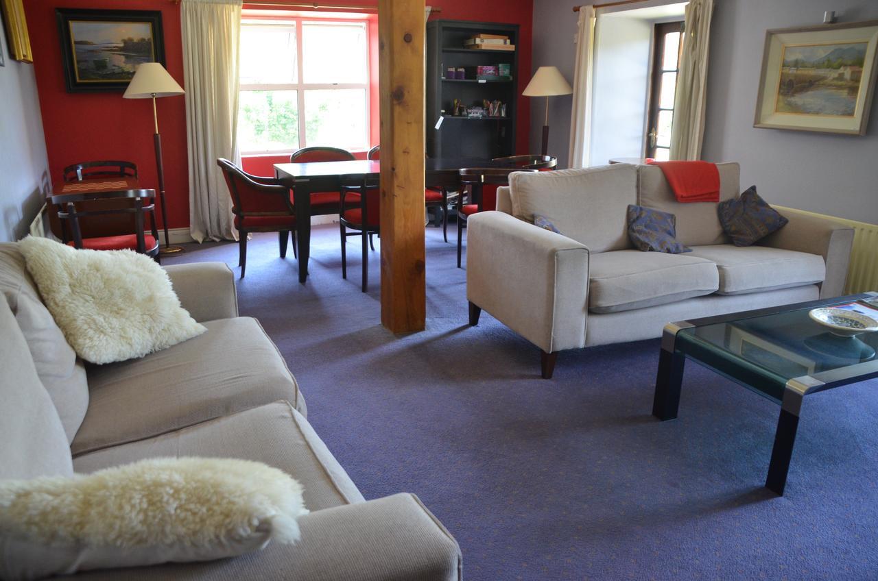 The Connemara Hostel - Sleepzone ลีนอน ภายนอก รูปภาพ
